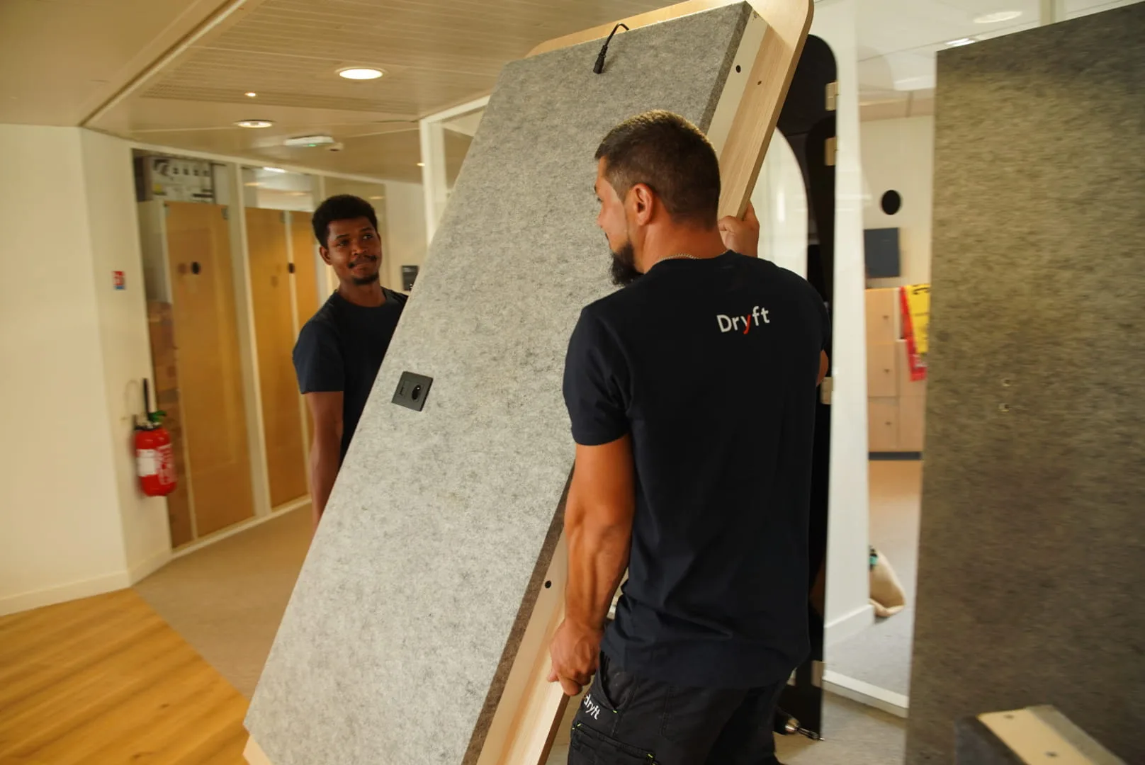 Mobilier pour salles de réunion et espaces lounge.