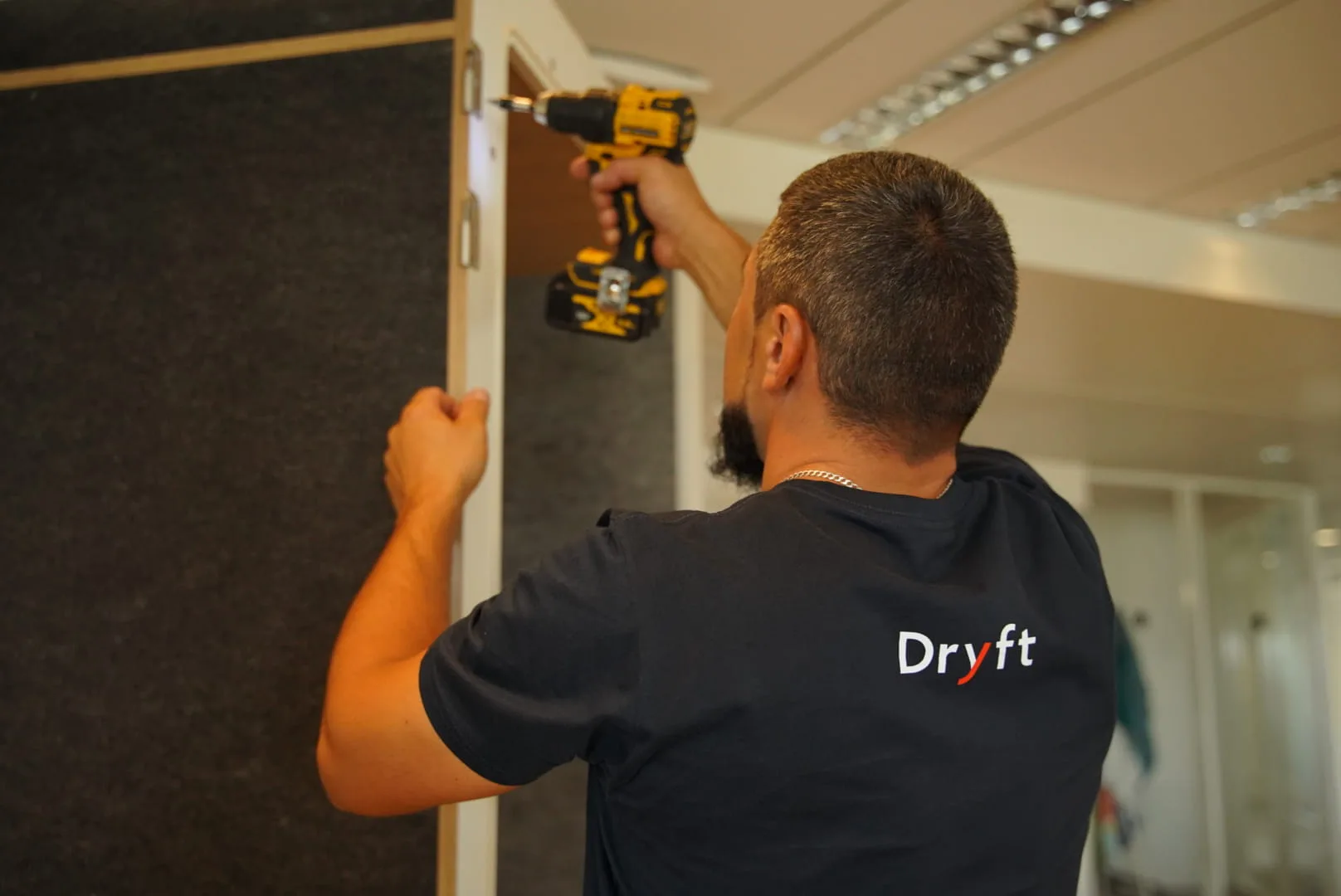 Monteurs experts Dryft en aménagement de bureaux