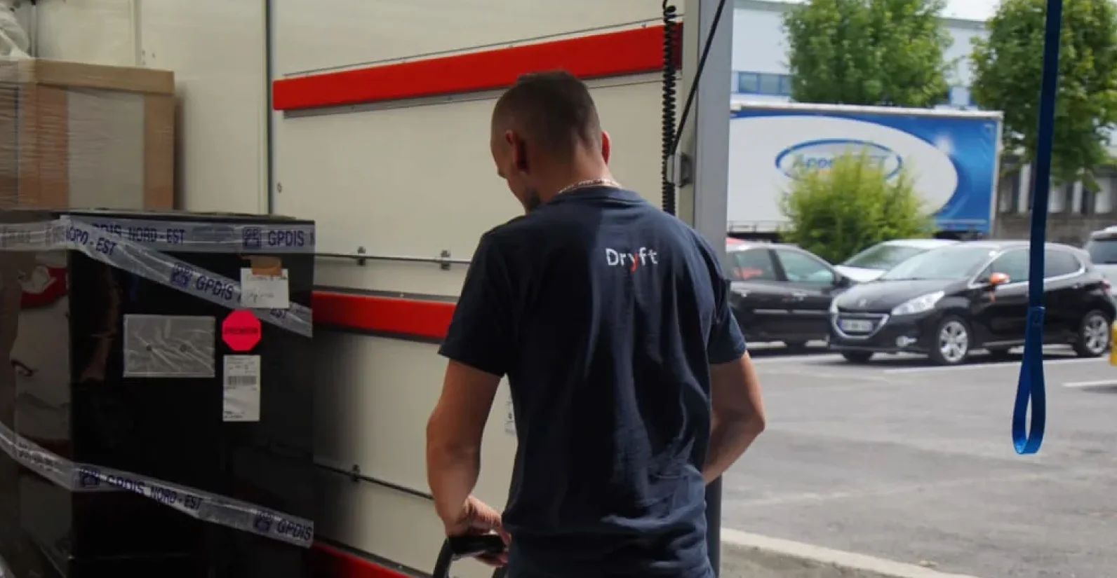 Exécution : transport sécurisé et installation dans les nouveaux locaux.