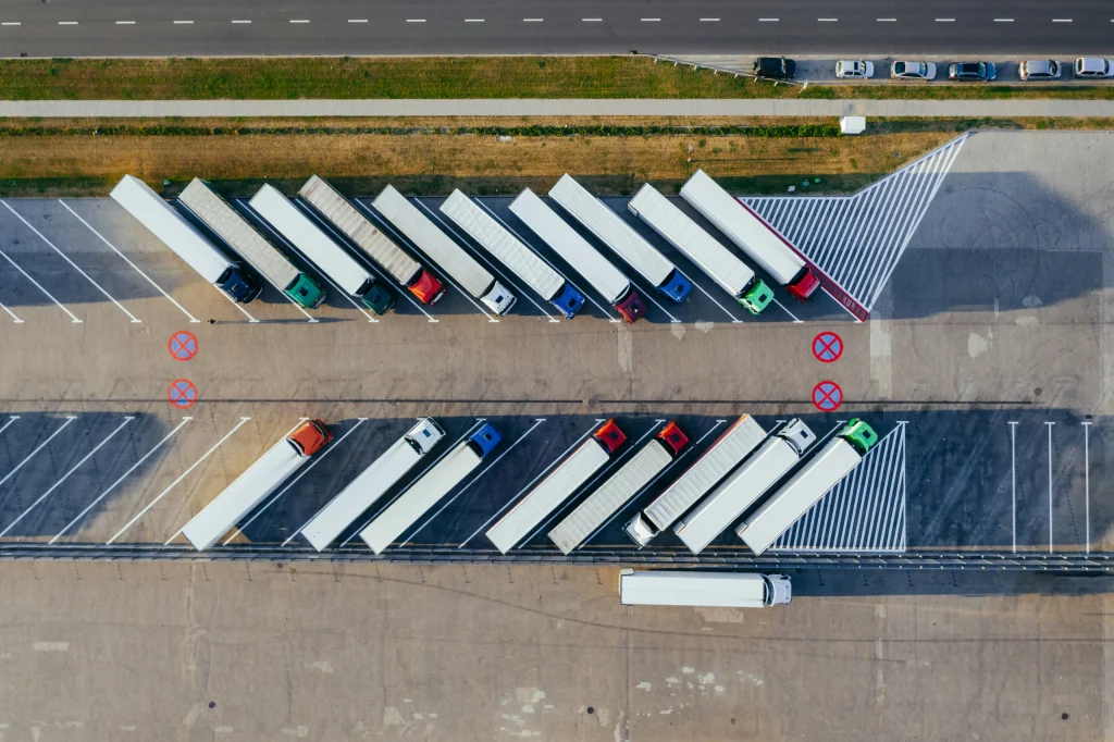 Comment trouver un transporteur routier certifié en urgence ?